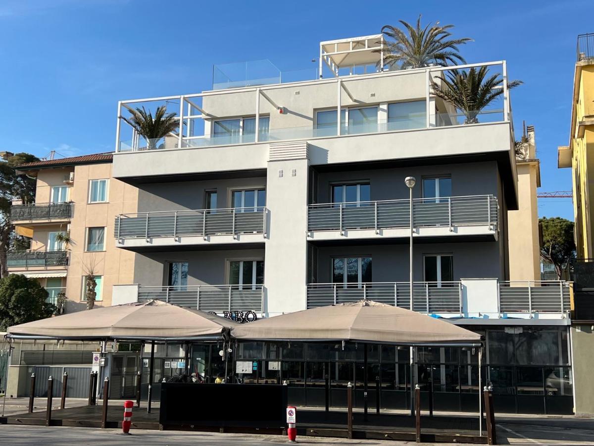 Appartamenti Residence Giardini 리치오네 외부 사진