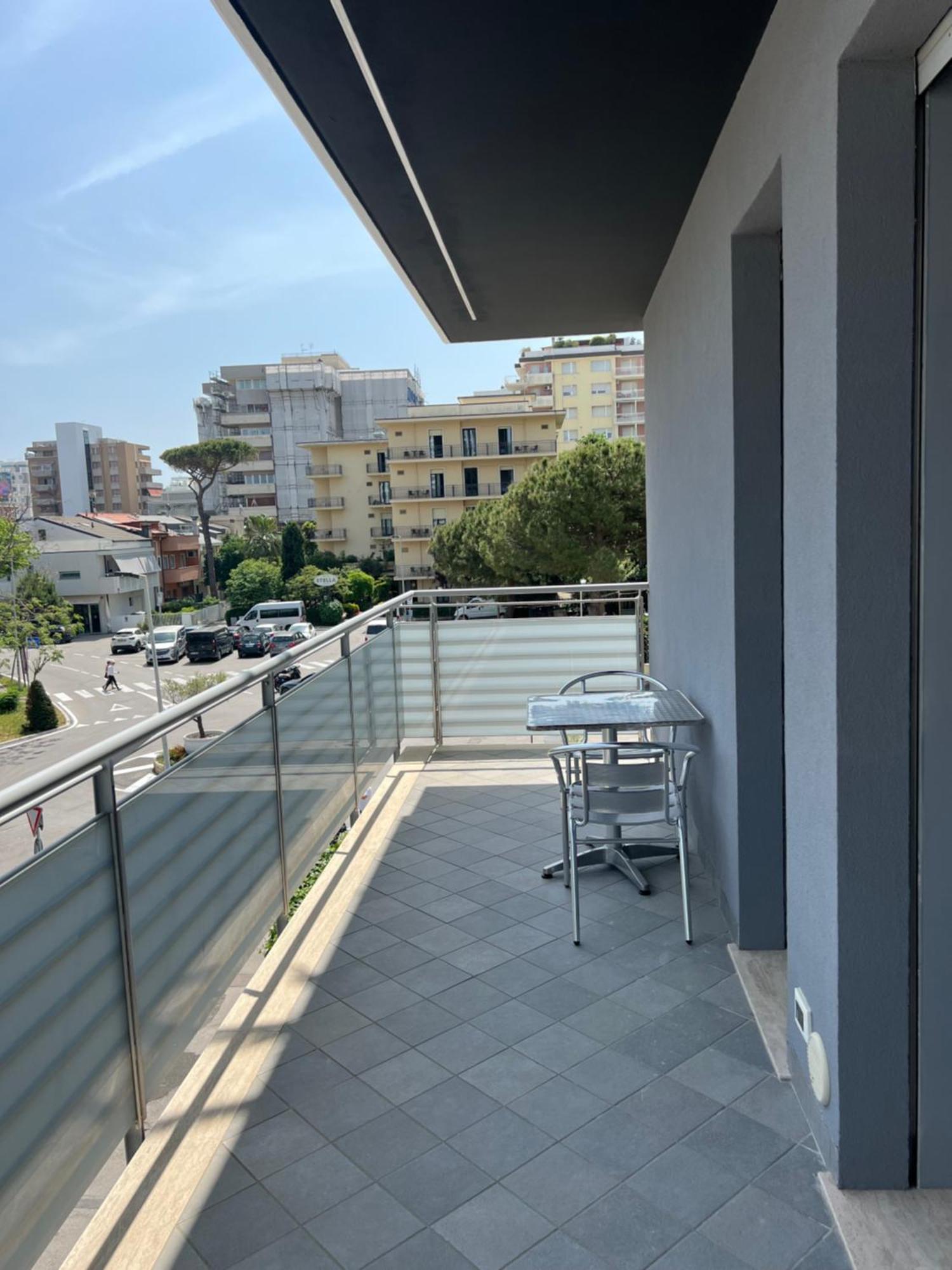 Appartamenti Residence Giardini 리치오네 외부 사진
