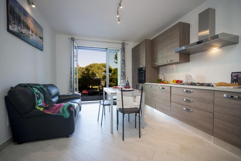 Appartamenti Residence Giardini 리치오네 외부 사진